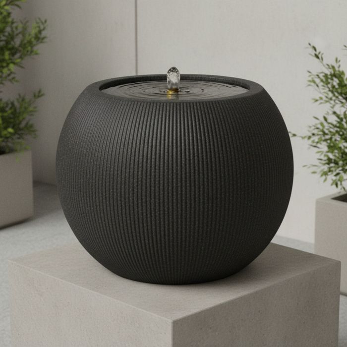 Plastová zahradní fontána s LED, 37 × 37 × 30 cm, kulatá, černá